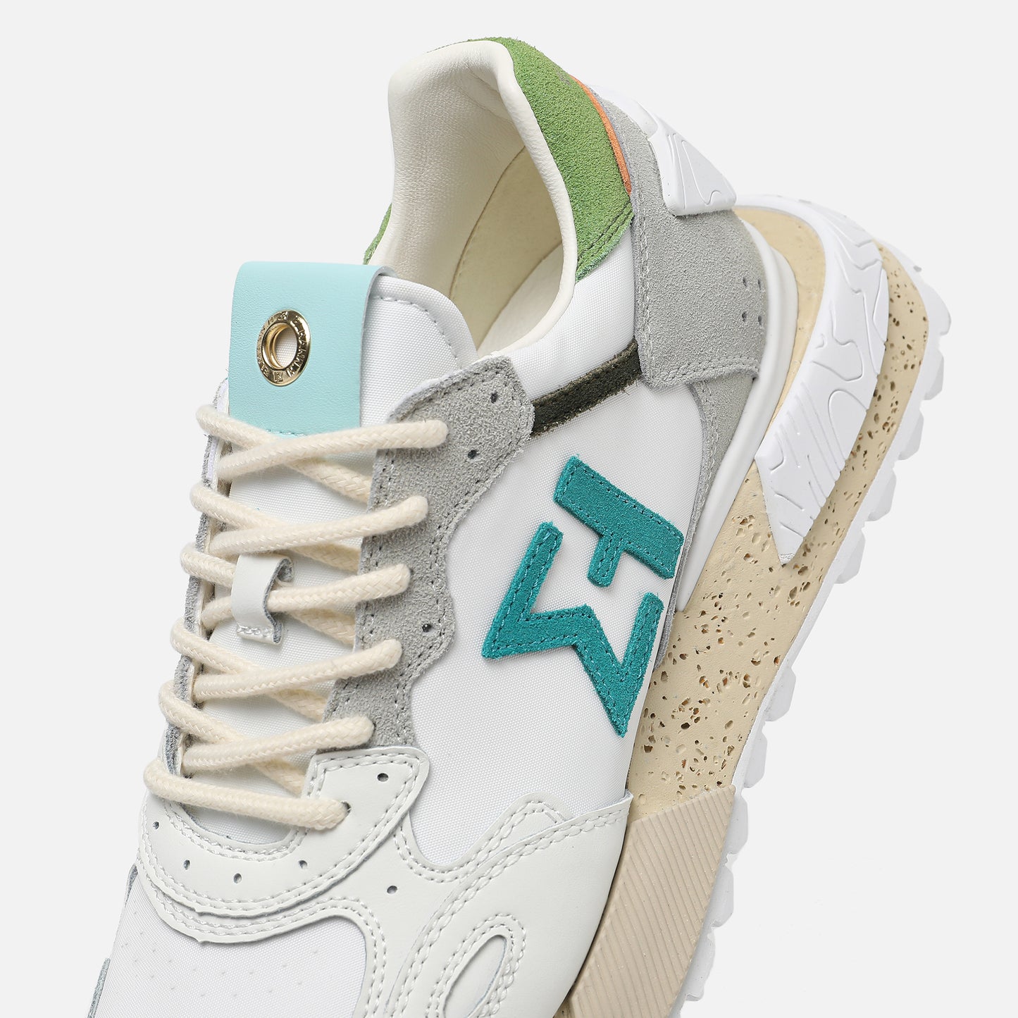 NSJ358-White Jungle
